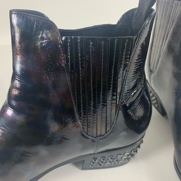 Donald J. Pliner Milann Ankle Bootie size 9.5 - Picture 5 of 10